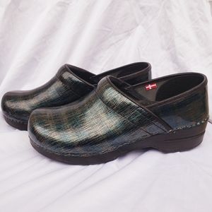 Women's Sanita Clogs. Dark blue with Silver. Size 38. (Size 7.5 - 8 U.S.)